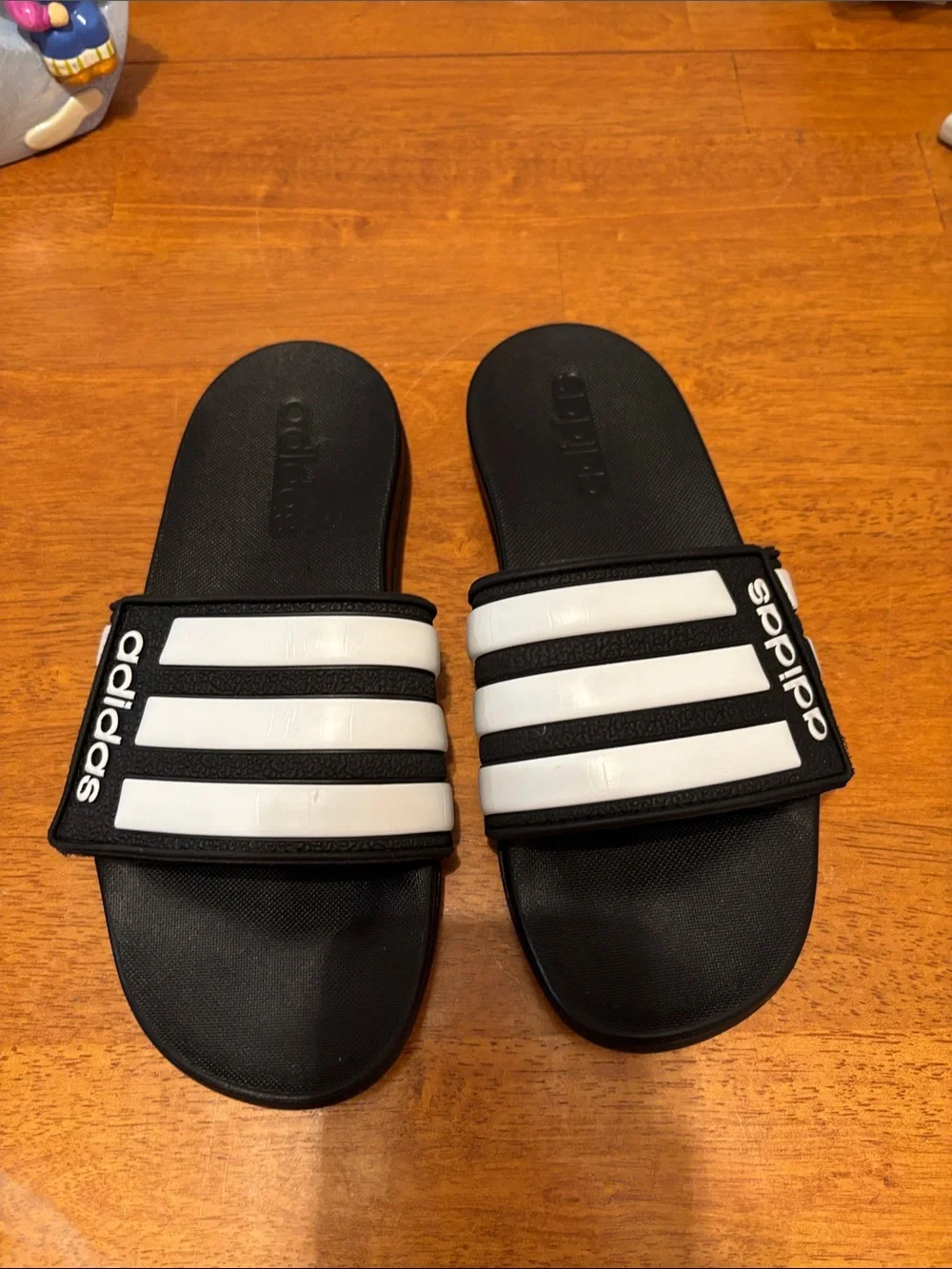 adidas Adilette Unisex Youth Comfort Slide Sandals US Size 2 Black/White Slip-On